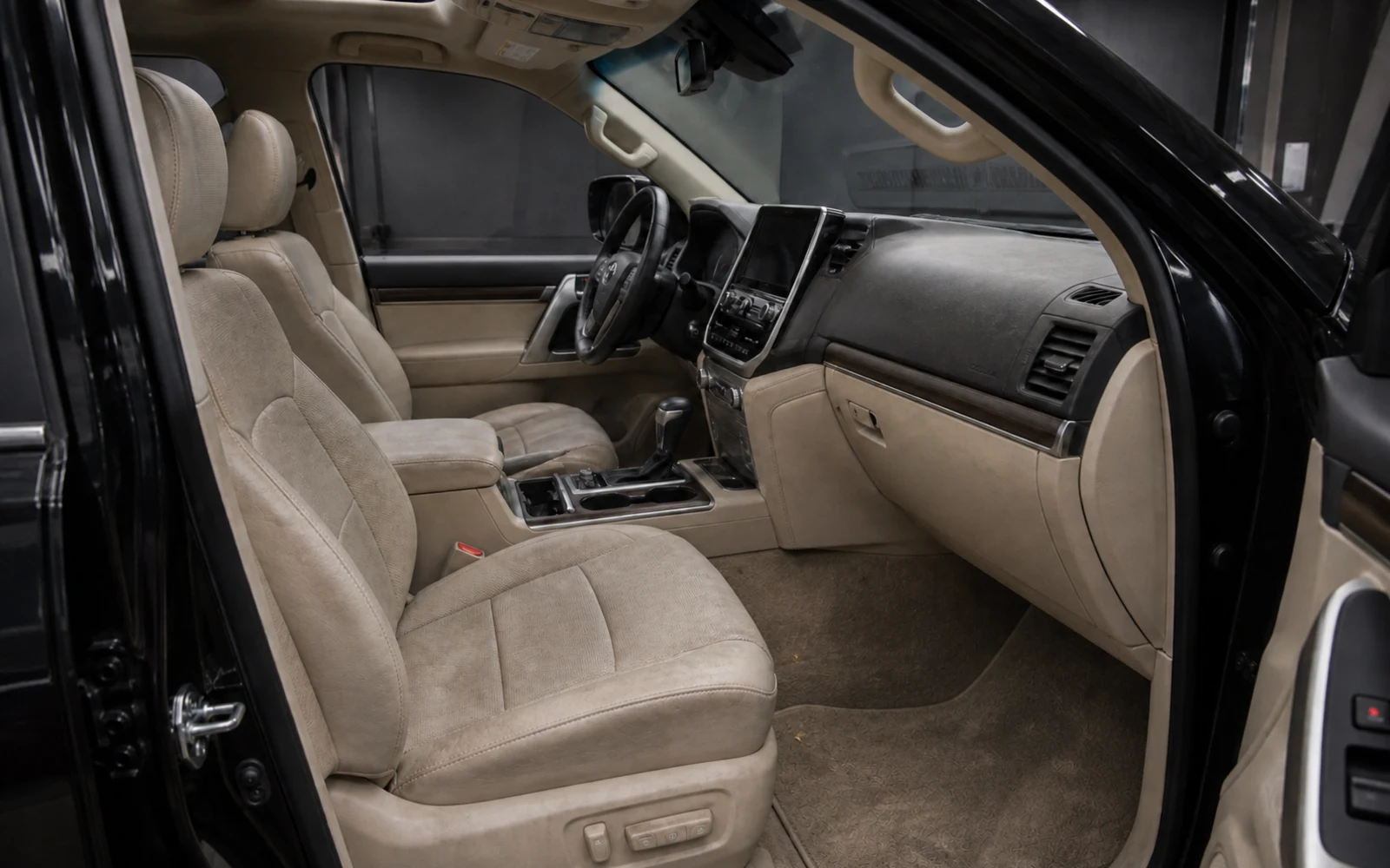Toyota Land Cruiser — սրահի քիմմաքրում: Առաջ